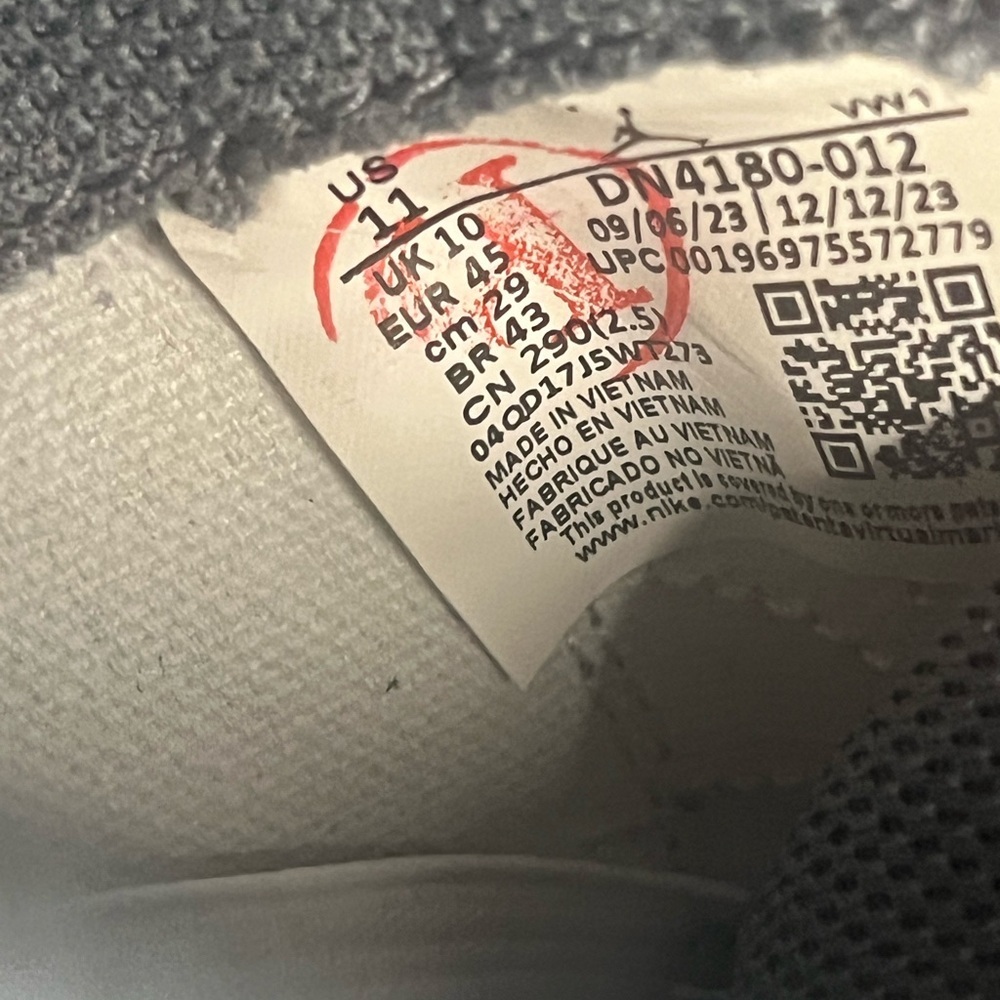 Jordan 11 CMFT - Picture 7 of 7